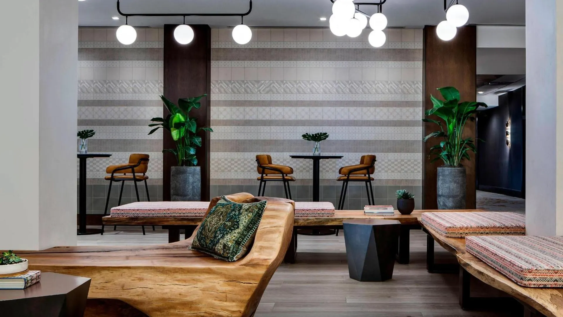 ****  New York Laguardia Airport Marriott Hotel United States
